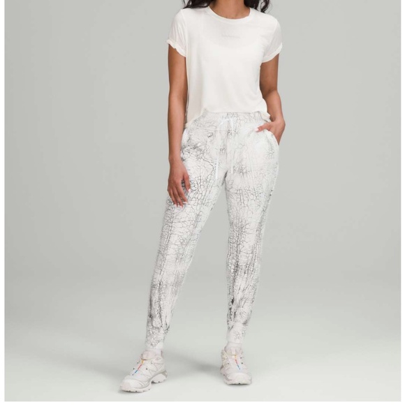 Lululemon Warm Down Jogger *7/8 Length Thread Dye White Black - Picture 1 of 9